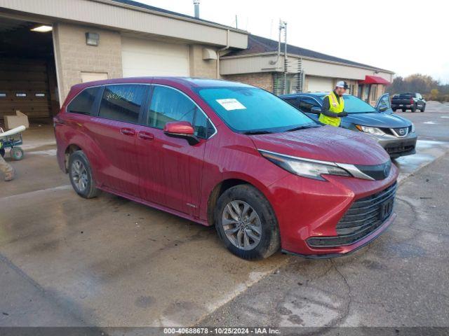  Salvage Toyota Sienna