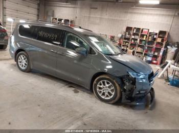  Salvage Chrysler Pacifica