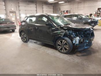  Salvage Nissan Kicks