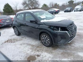  Salvage Nissan Kicks