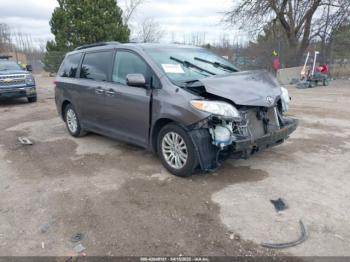  Salvage Toyota Sienna