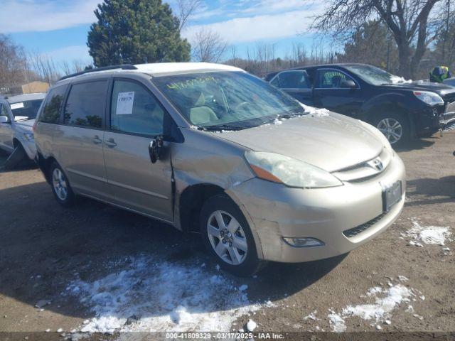  Salvage Toyota Sienna
