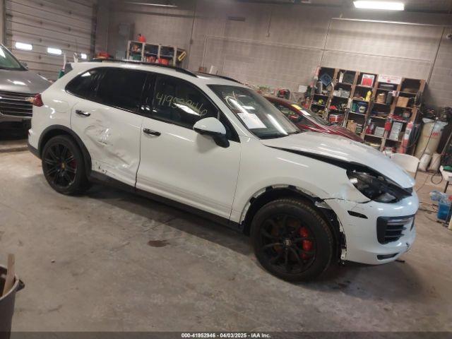  Salvage Porsche Cayenne
