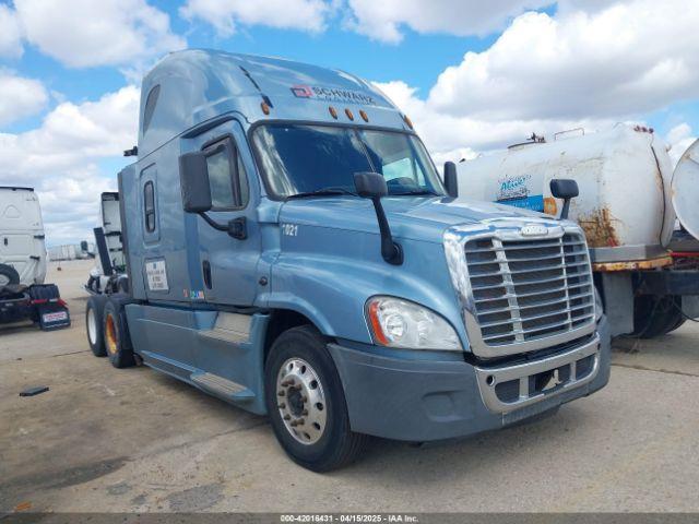  Salvage Freightliner Cascadia 125