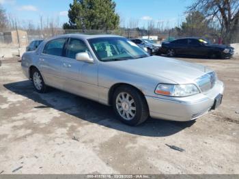  Salvage Lincoln Towncar