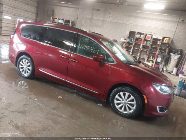  Salvage Chrysler Pacifica
