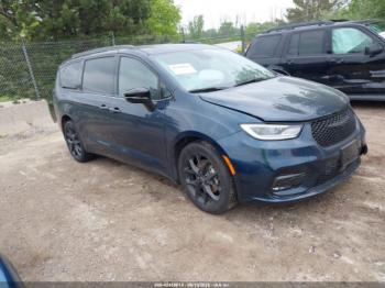  Salvage Chrysler Pacifica