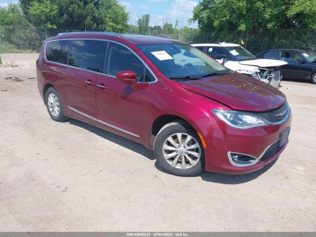  Salvage Chrysler Pacifica