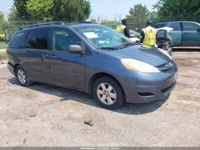  Salvage Toyota Sienna