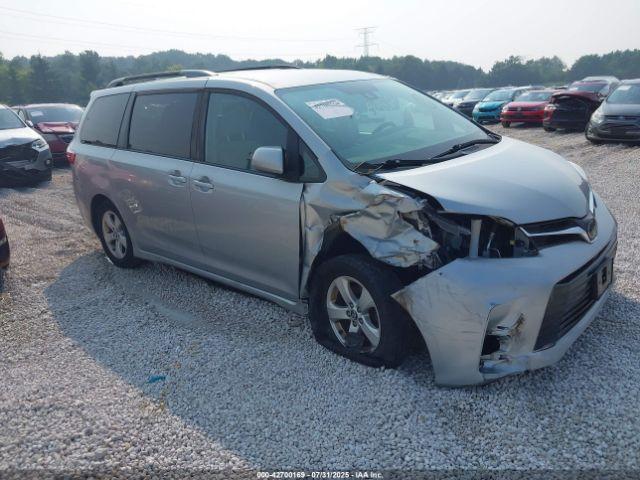  Salvage Toyota Sienna