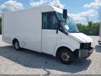  Salvage Isuzu Commercial Van