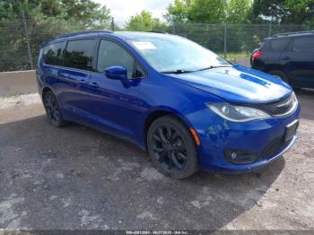  Salvage Chrysler Pacifica