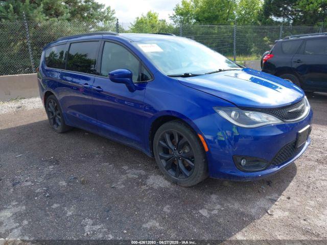  Salvage Chrysler Pacifica