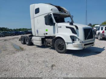  Salvage Volvo Vn
