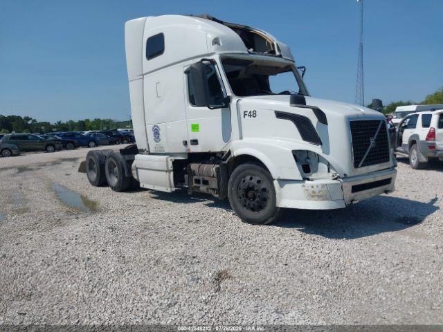  Salvage Volvo Vn