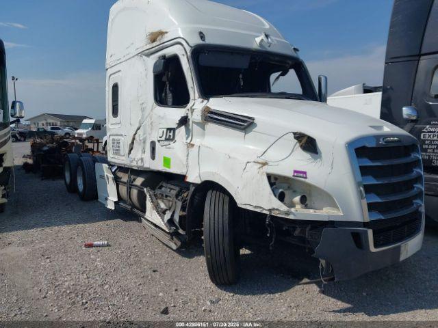  Salvage Freightliner New Cascadia 126