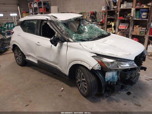  Salvage Nissan Kicks