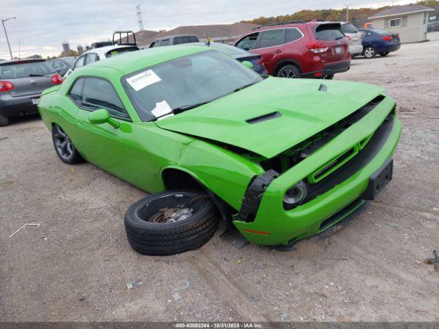  Salvage Dodge Challenger