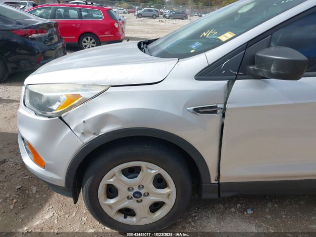 Ford Escape S Image 2