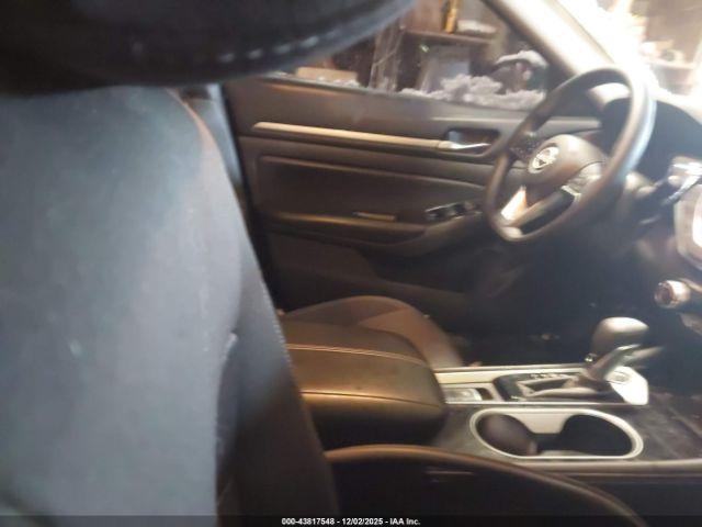 Nissan Altima Sv Intelligent Awd Image 4