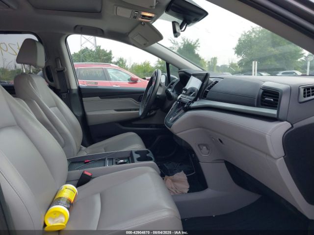 Honda Odyssey Touring Image 3