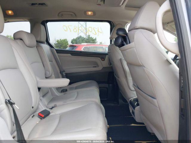 Honda Odyssey Touring Image 6
