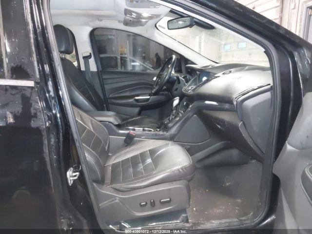 Ford Escape Titanium Image 2