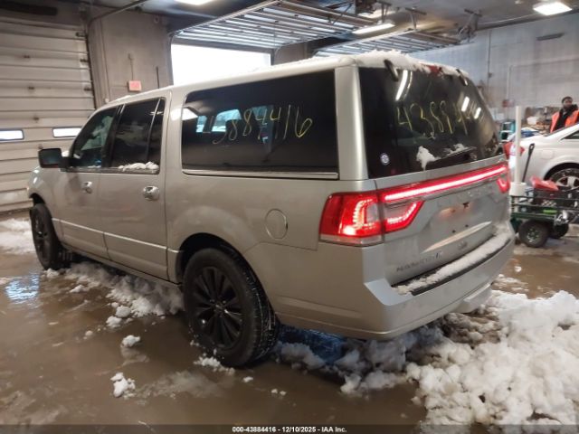 Lincoln Navigator Image 16