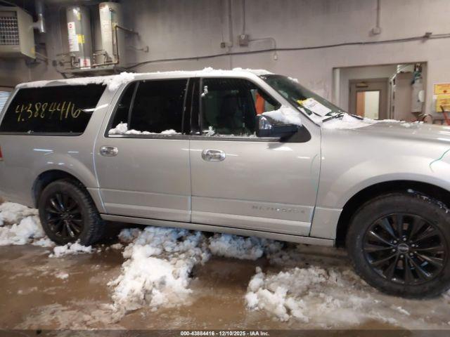 Lincoln Navigator Image 15