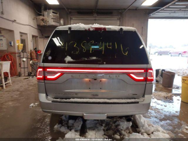 Lincoln Navigator Image 13