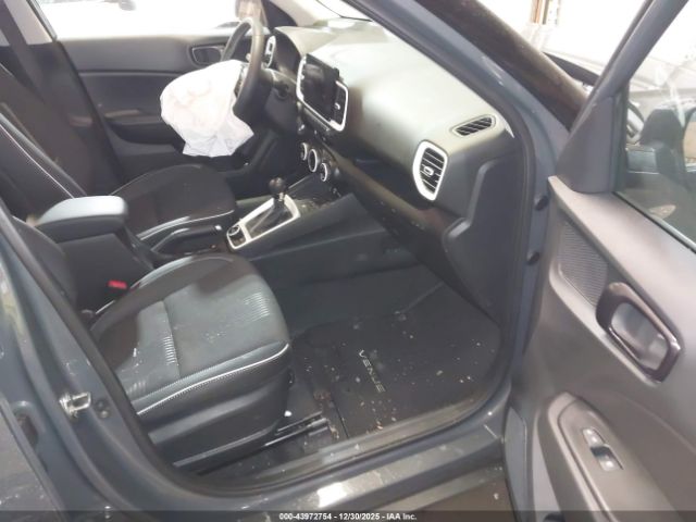 Hyundai VENUE Limited Image 3