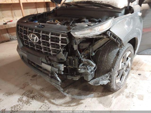 Hyundai VENUE Limited Image 8