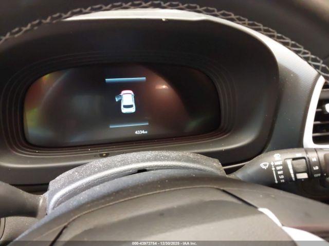 Hyundai VENUE Limited Image 4