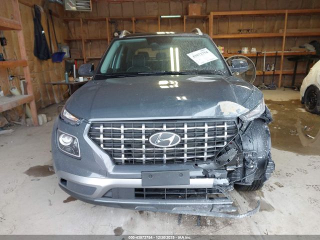 Hyundai VENUE Limited Image 15