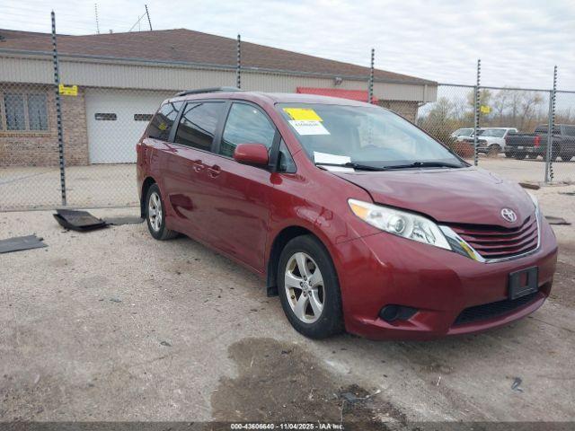  Salvage Toyota Sienna