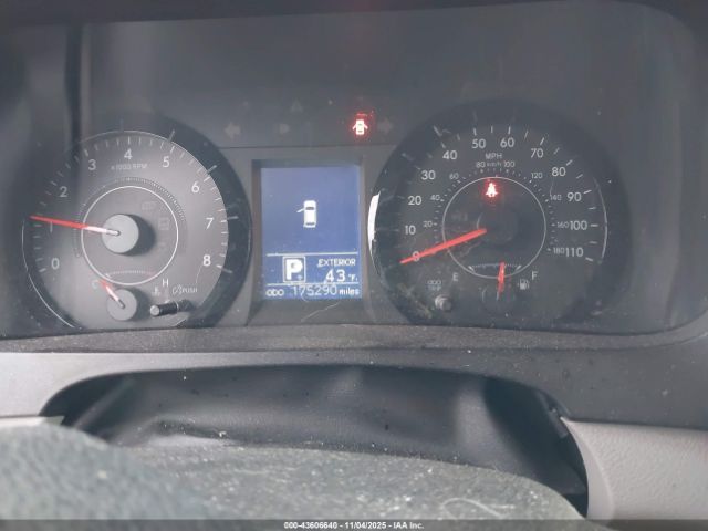 Toyota Sienna Le 8 Passenger Image 7