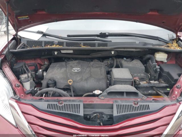 Toyota Sienna Le 8 Passenger Image 13