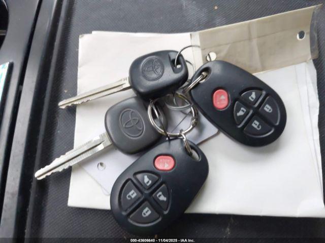 Toyota Sienna Le 8 Passenger Image 3