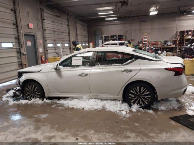 Nissan Altima Sv Intelligent Awd Image 14