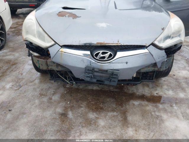 Hyundai VELOSTER Image 4