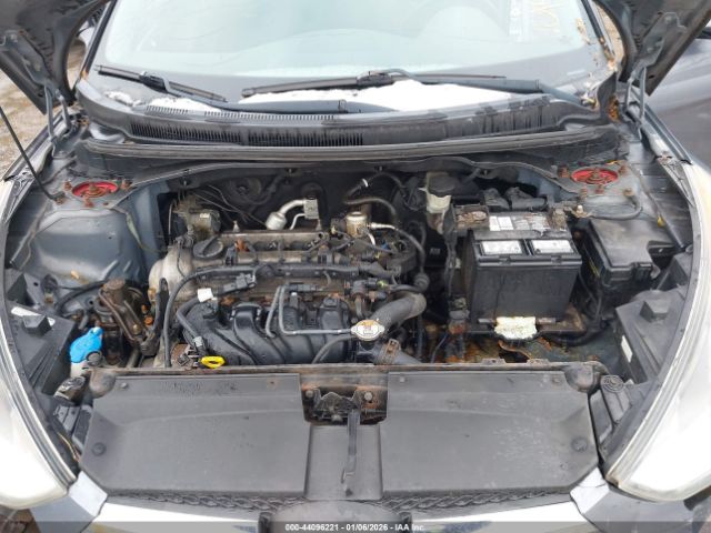 Hyundai VELOSTER Image 9