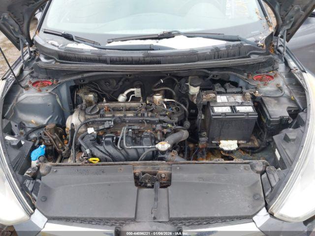 Hyundai VELOSTER Image 9