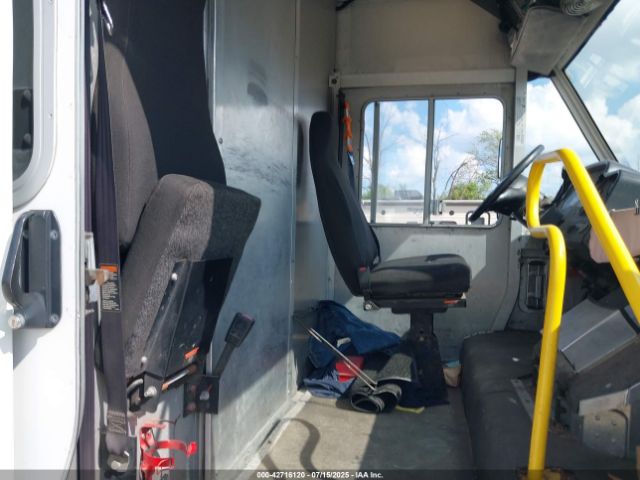 Ford F-59 Commercial Stripped Image 13