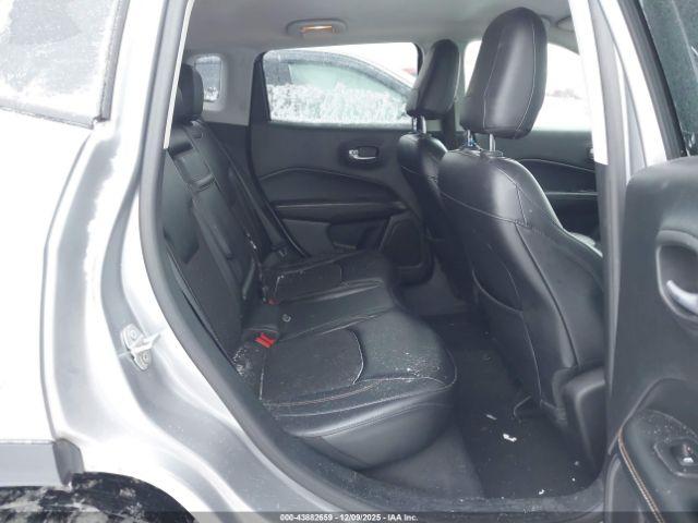 Jeep Compass Latitude 4x4 Image 8