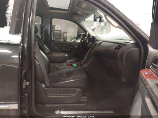 Cadillac Escalade Premium Image 3