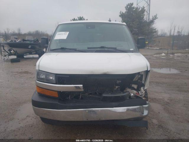 Chevrolet Express Lt Image 12