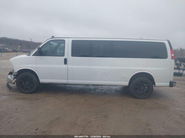 Chevrolet Express Lt Image 14