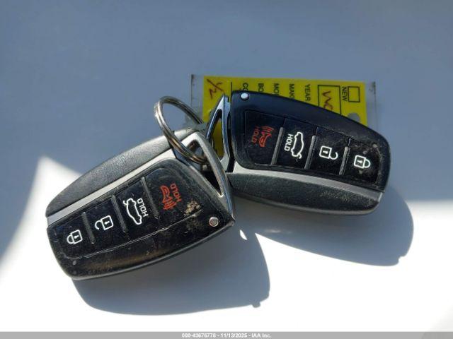 Hyundai Genesis 3.8 Image 9