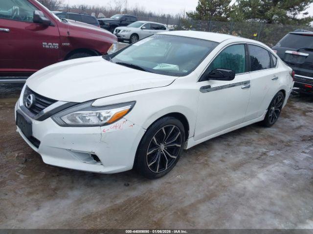 Nissan Altima Image 9