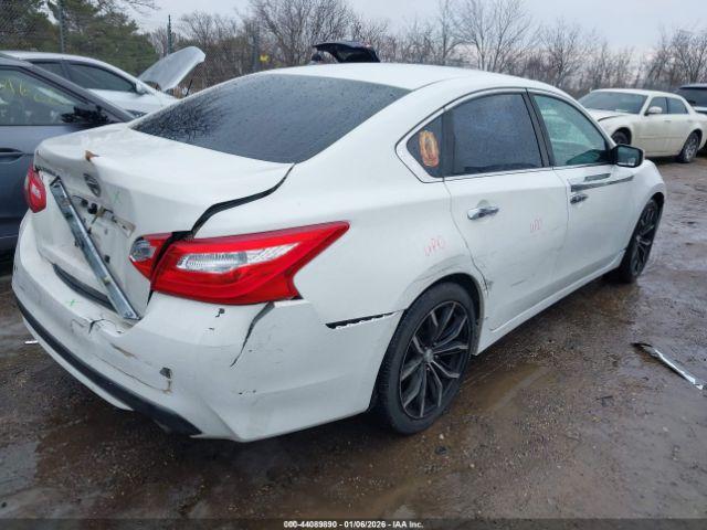 Nissan Altima Image 16